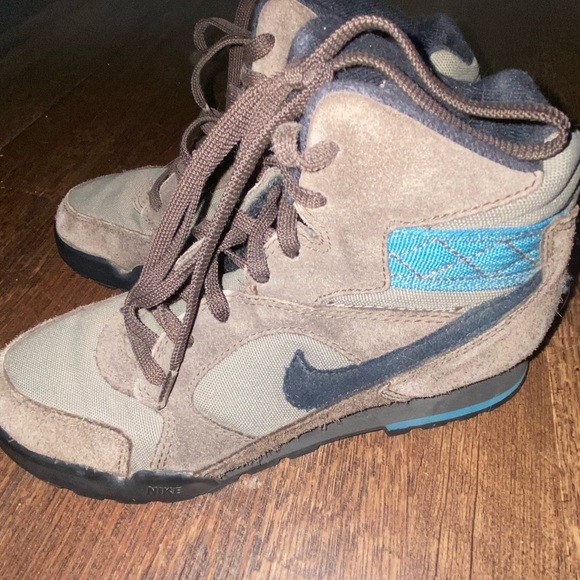 Nike Hiking Shoes - Picture 2 of 5